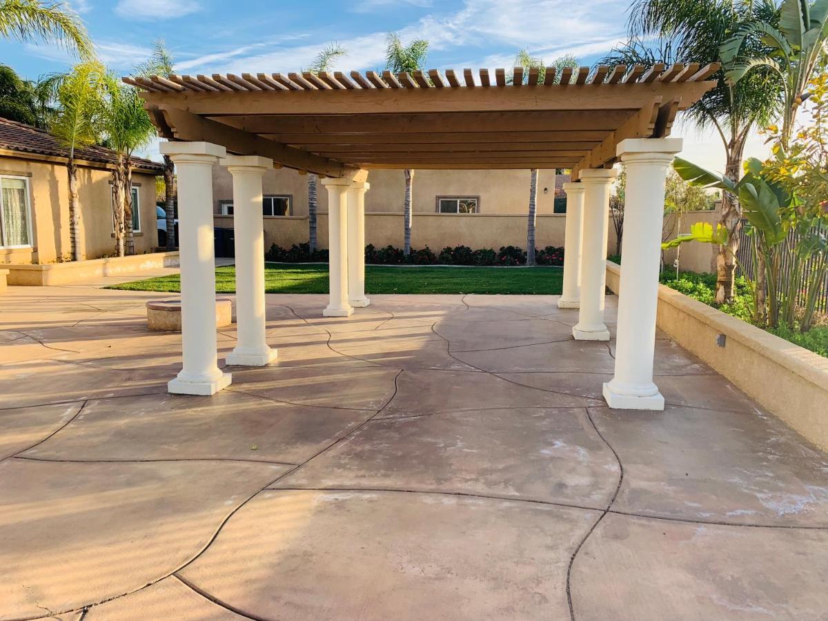 Luxhome Suites N Villa Riverside Exterior photo