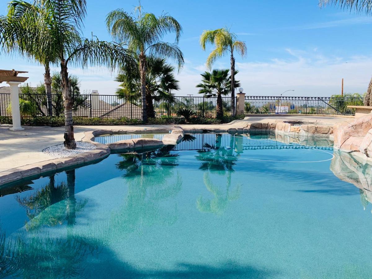 Luxhome Suites N Villa Riverside Exterior photo