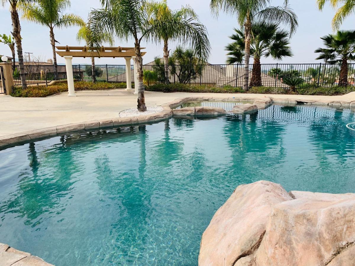 Luxhome Suites N Villa Riverside Exterior photo