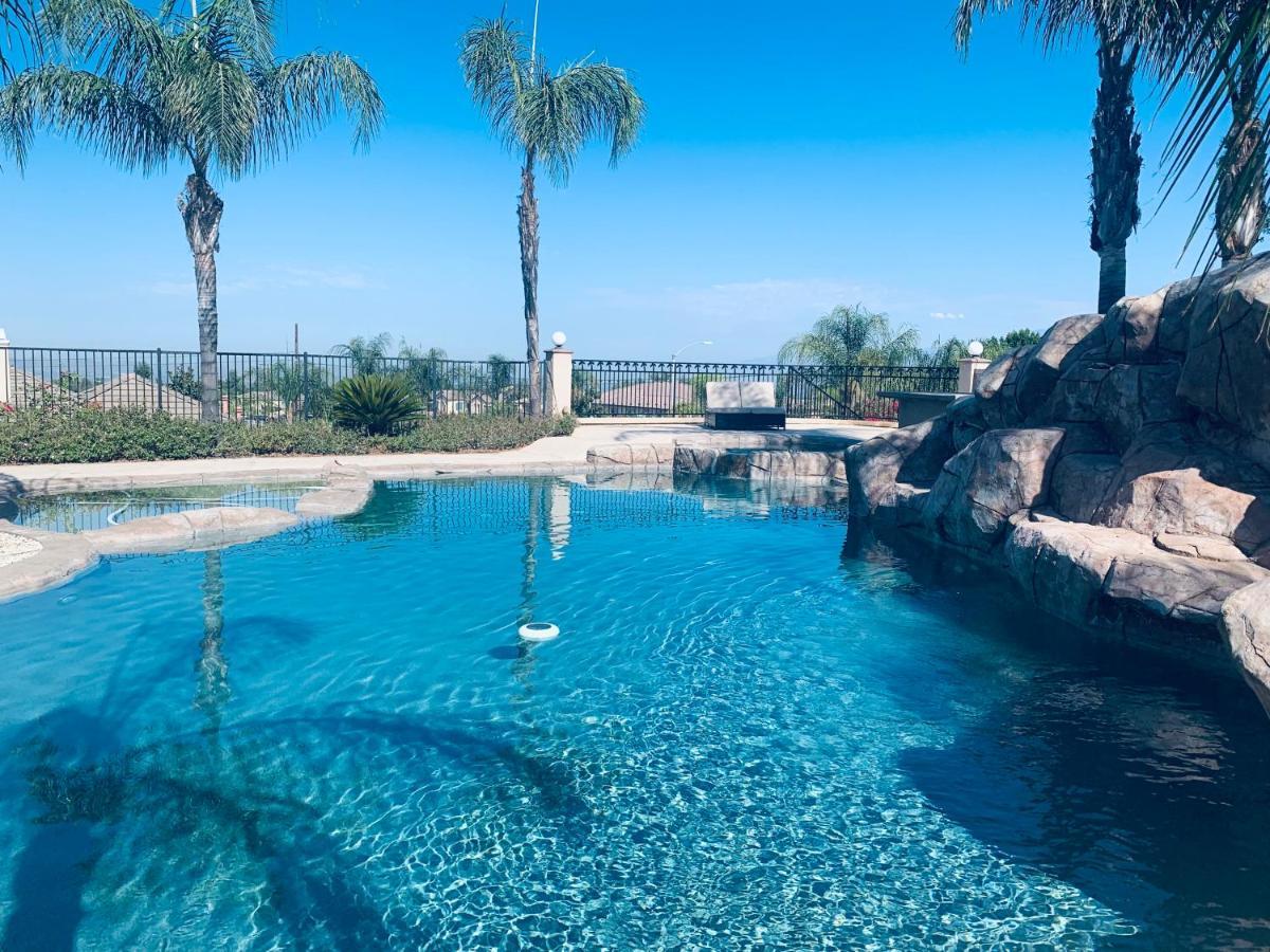 Luxhome Suites N Villa Riverside Exterior photo